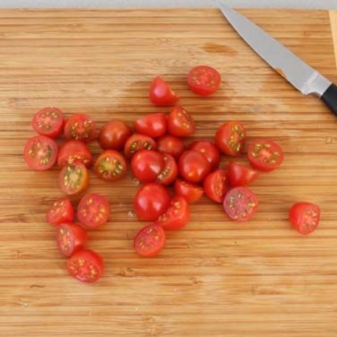 Arroz integral con espárragos y pavo a la plancha, acompañado con tomates Cherry y aguacate. Paso 3 Arroz integral con espárragos y pavo a la plancha, acompañado con tomates Cherry y aguacate. Paso 3