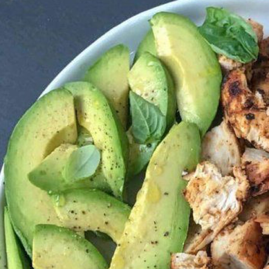 Arroz integral con espárragos y pavo a la plancha, acompañado con tomates Cherry y aguacate. Paso 3 Arroz integral con espárragos y pavo a la plancha, acompañado con tomates Cherry y aguacate. Paso 3