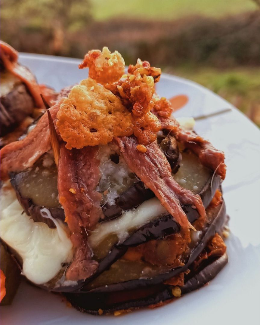 Montaditos de berenjena 🍆, queso 🧀 , seitán y anchoas. Montaditos de berenjena 🍆, queso 🧀 , seitán y anchoas.