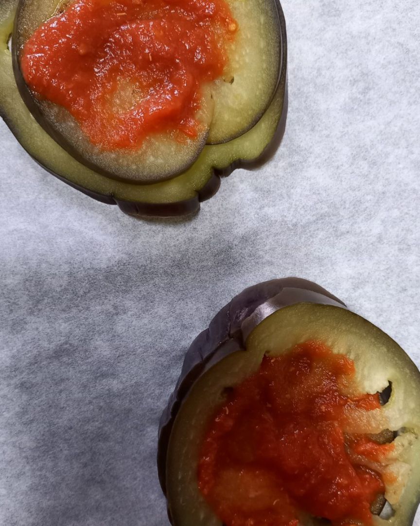 Montaditos de berenjena 🍆, queso 🧀 , seitán y anchoas. Paso 2 Montaditos de berenjena 🍆, queso 🧀 , seitán y anchoas. Paso 2