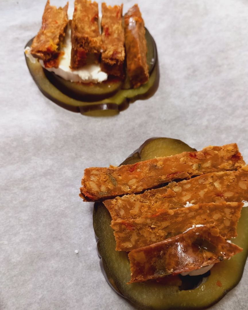 Montaditos de berenjena 🍆, queso 🧀 , seitán y anchoas. Paso 4 Montaditos de berenjena 🍆, queso 🧀 , seitán y anchoas. Paso 4