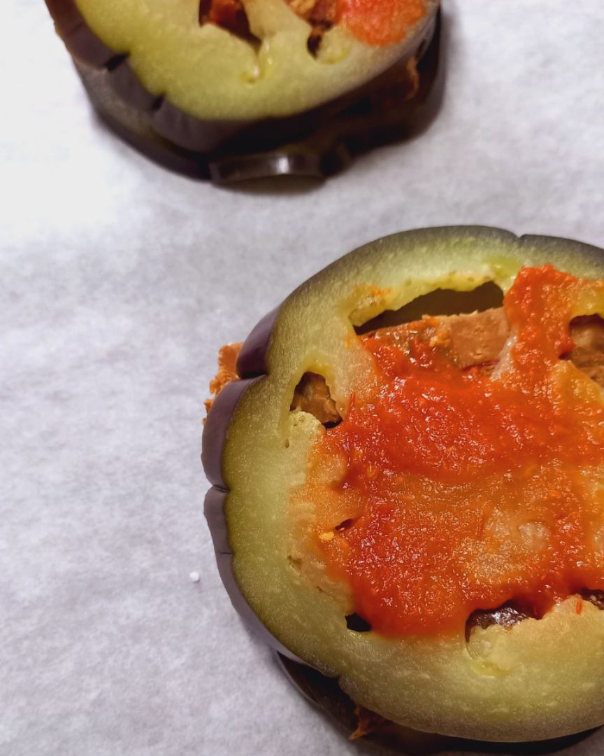 Montaditos de berenjena 🍆, queso 🧀 , seitán y anchoas. Paso 5 Montaditos de berenjena 🍆, queso 🧀 , seitán y anchoas. Paso 5