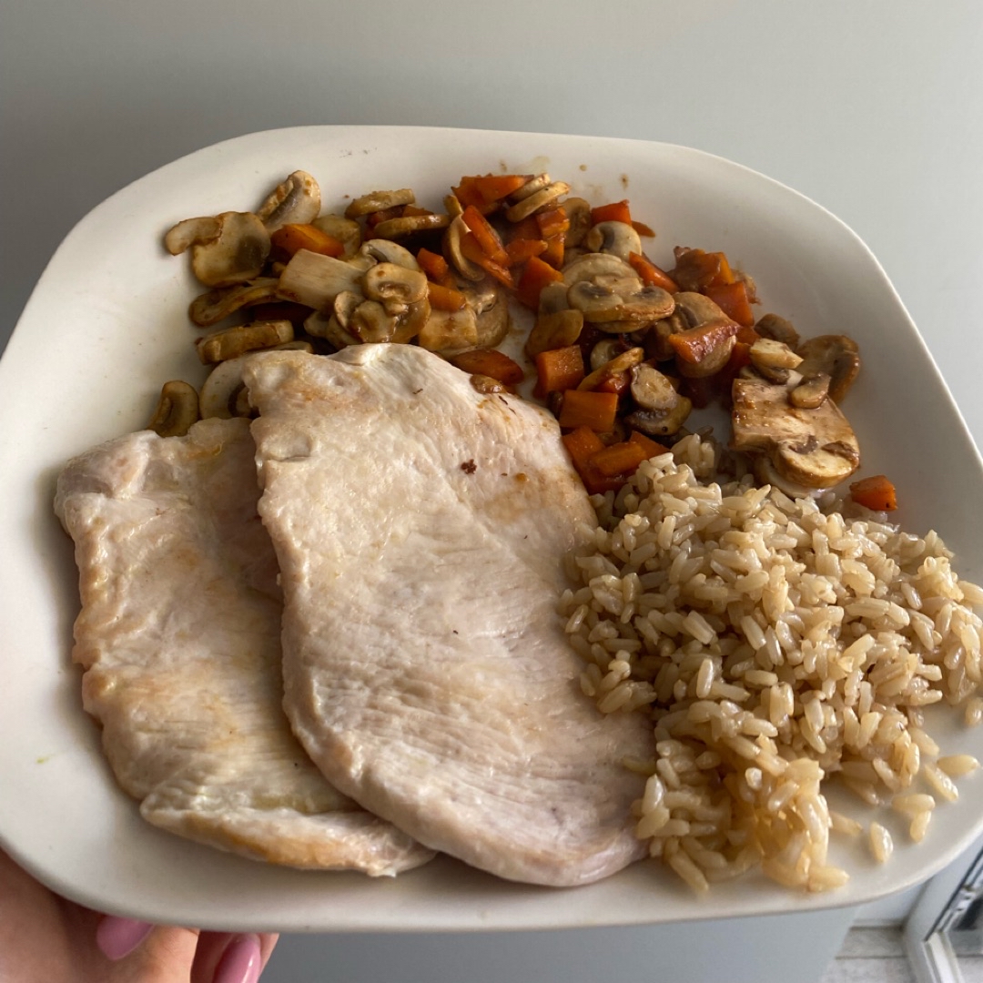 Pollo con arroz y wok verduras Pollo con arroz y wok verduras