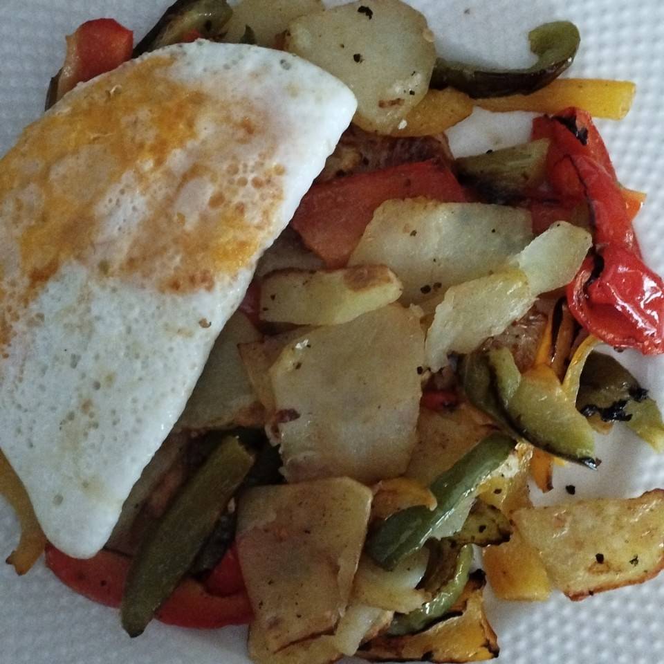 Combo al horno: huevo, pimiento y patata Combo al horno: huevo, pimiento y patata