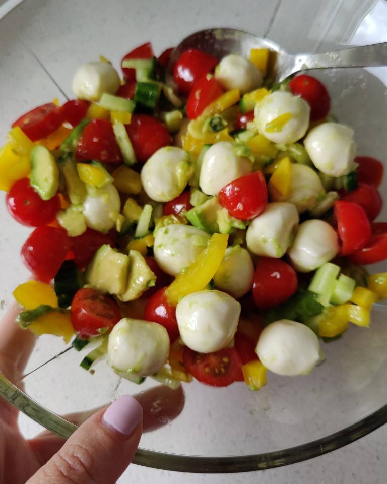Ensalada de Mini Mozarella Veraniega Ensalada de Mini Mozarella Veraniega