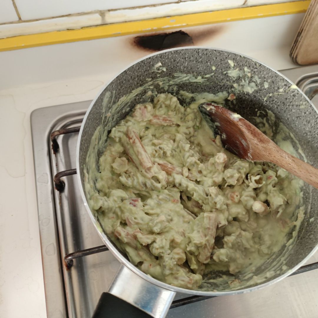 Pasta de lentejas con salsa de aguacate, ricotta y atún Paso 1