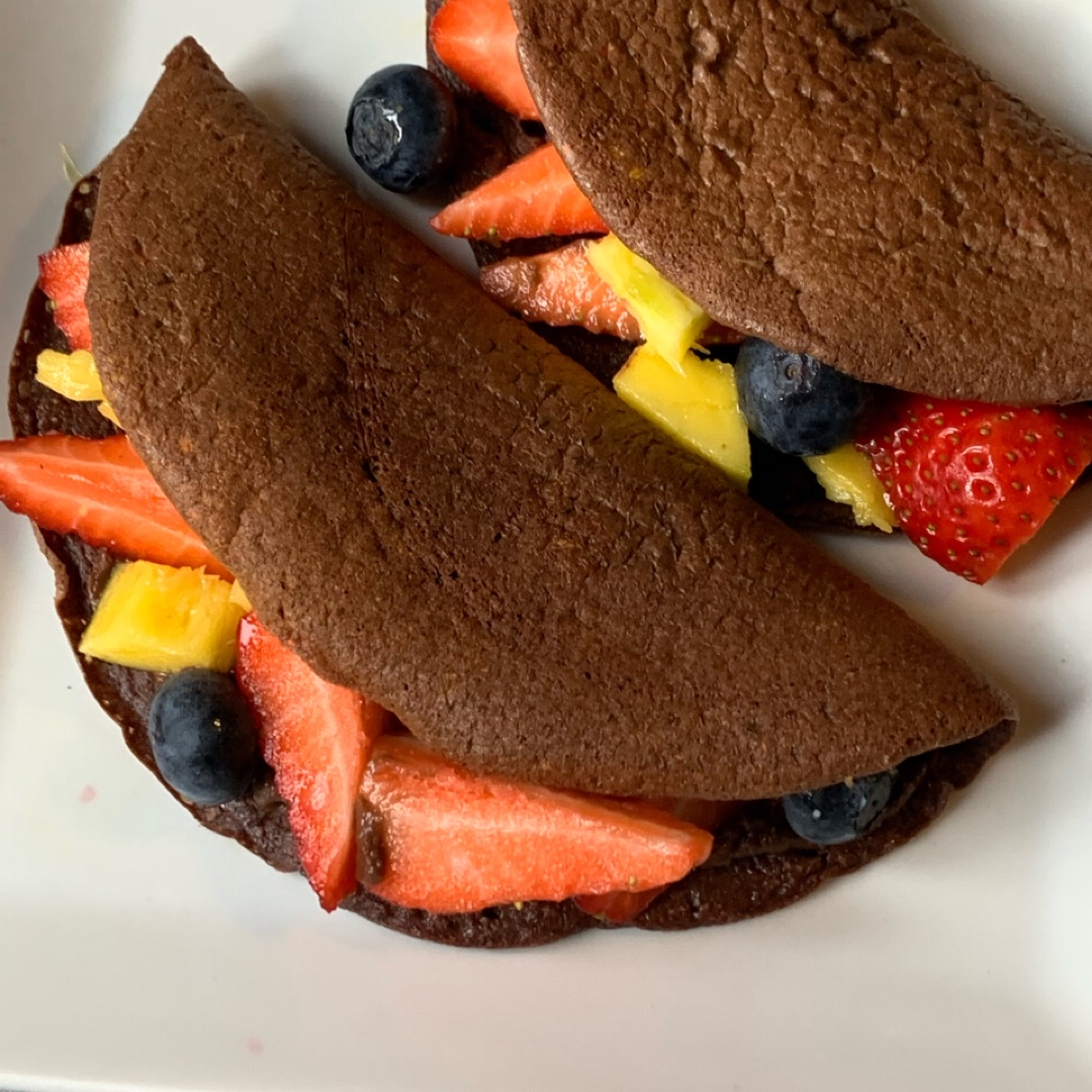 Crepes de cacao con frutas y crema de cacao real food 🥞🫶🏼 Crepes de cacao con frutas y crema de cacao real food 🥞🫶🏼