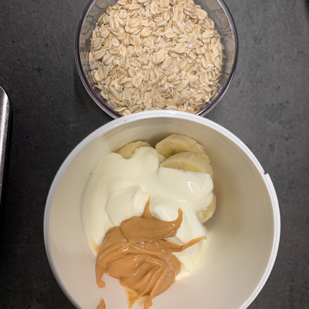 Avena to go: crema de cacahuete y plátano