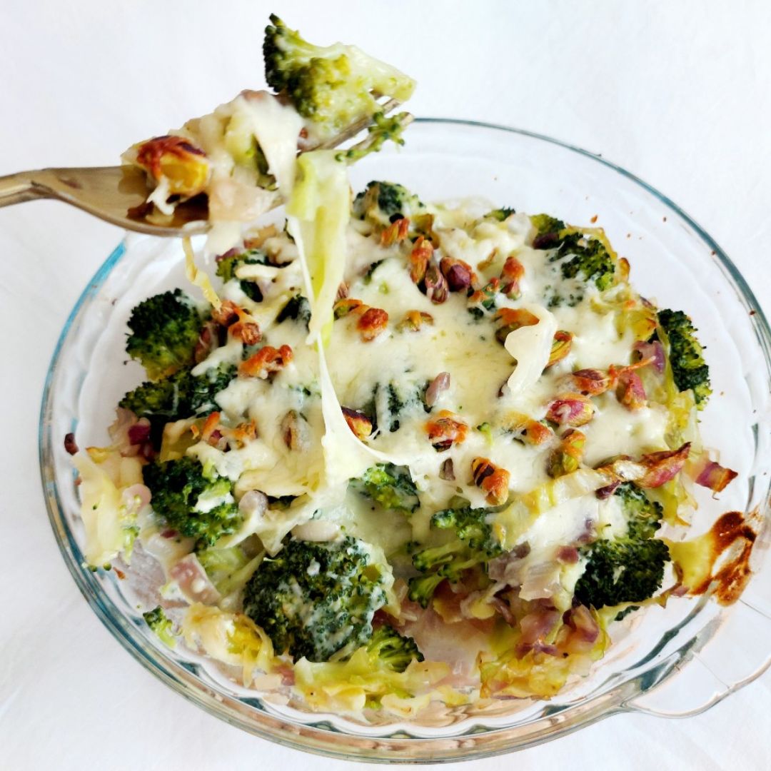 Pastel de brócoli y col con pistachos y mozzarella 
