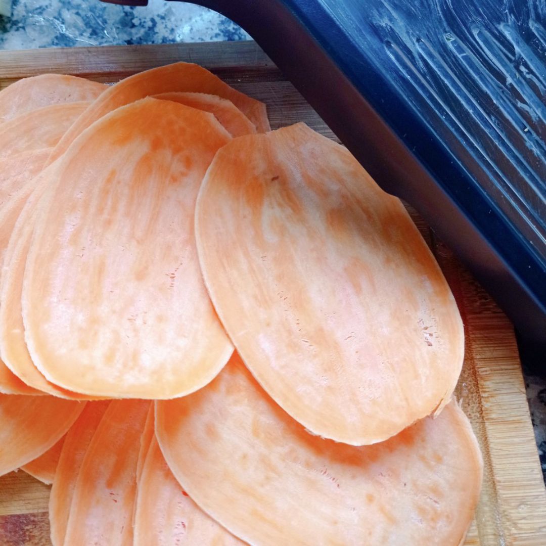 Rollitos de boniato 🍠 rellenos de ensalada de 🥭🍅🥑🫑🧀🌶️🌶️🌶️ Paso 0 Rollitos de boniato 🍠 rellenos de ensalada de 🥭🍅🥑🫑🧀🌶️🌶️🌶️ Paso 0