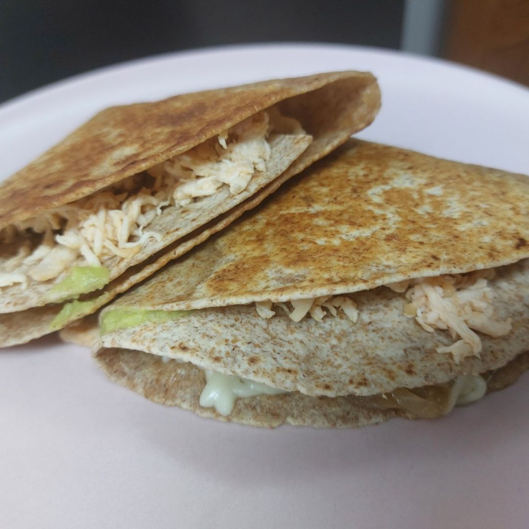 Wrap de pollo, mozzarella, queso y cebolla Wrap de pollo, mozzarella, queso y cebolla