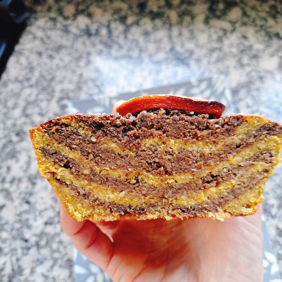 Bizcocho cebra 🦓 de mandarina 🍊 y zanahoria 🥕 con algarroba 
