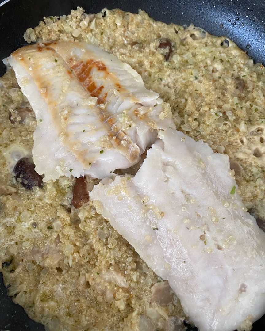 Quinoa y migas de coliflor con merluza y setas Paso 3