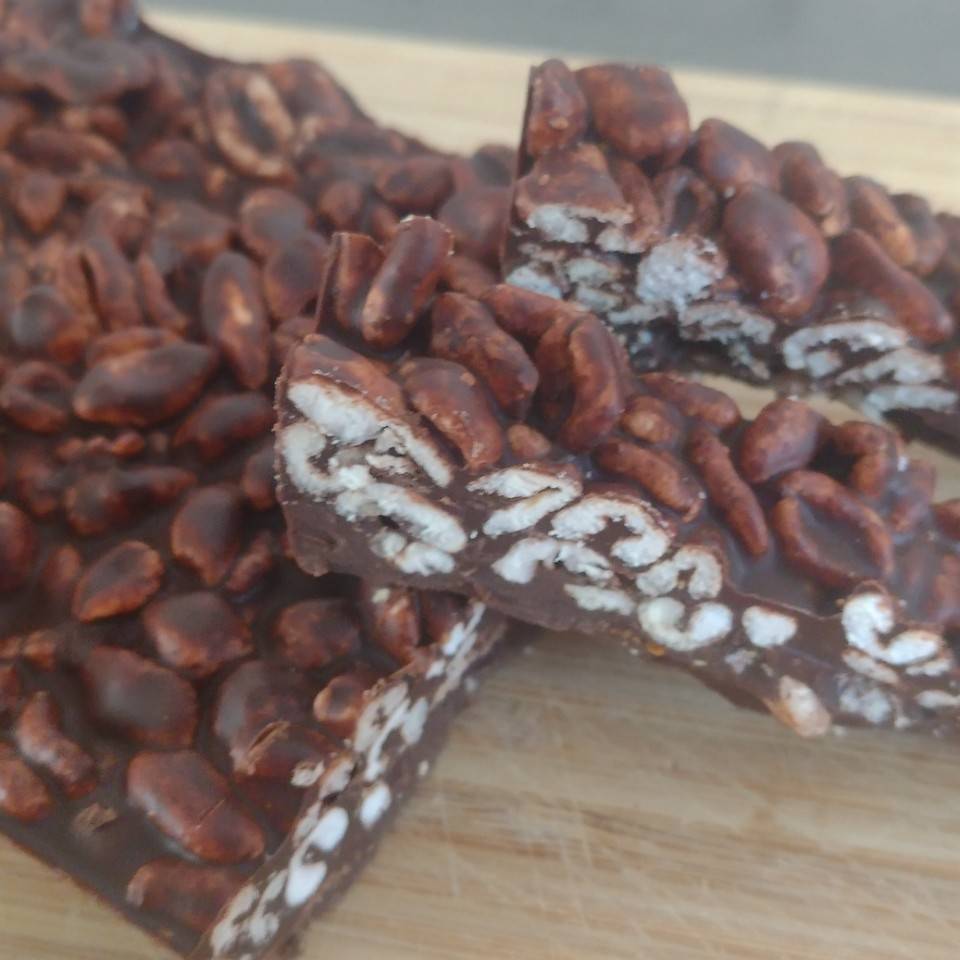 Turrón de chocolate a la naranja con espelta hinchada Turrón de chocolate a la naranja con espelta hinchada