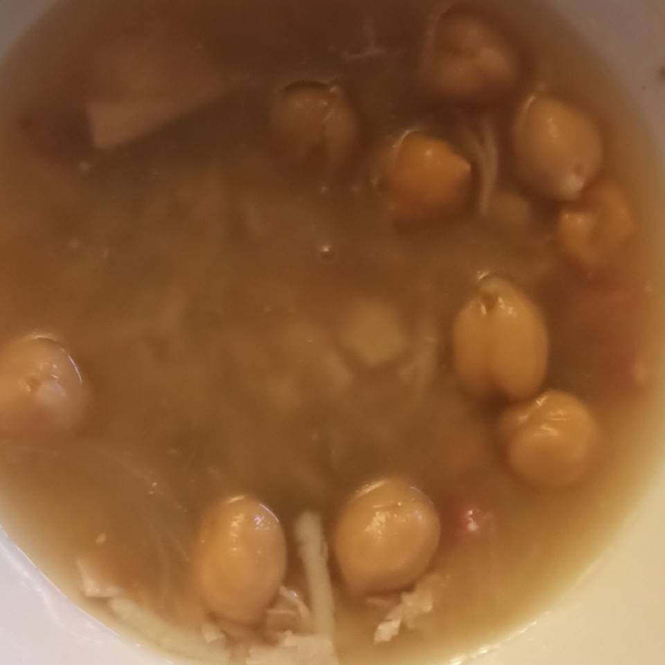 Sopa de pollo con garbanzos Sopa de pollo con garbanzos