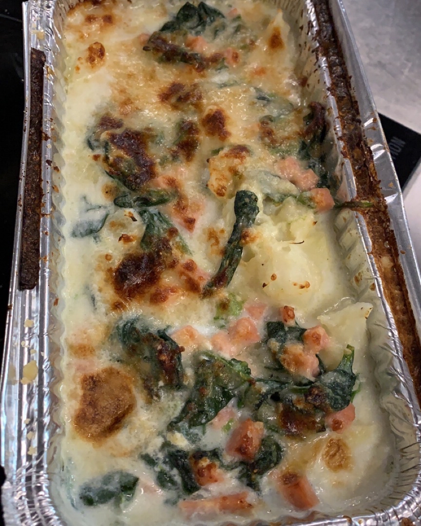 Coliflor gratinada con salsa de espinacas y queso Coliflor gratinada con salsa de espinacas y queso