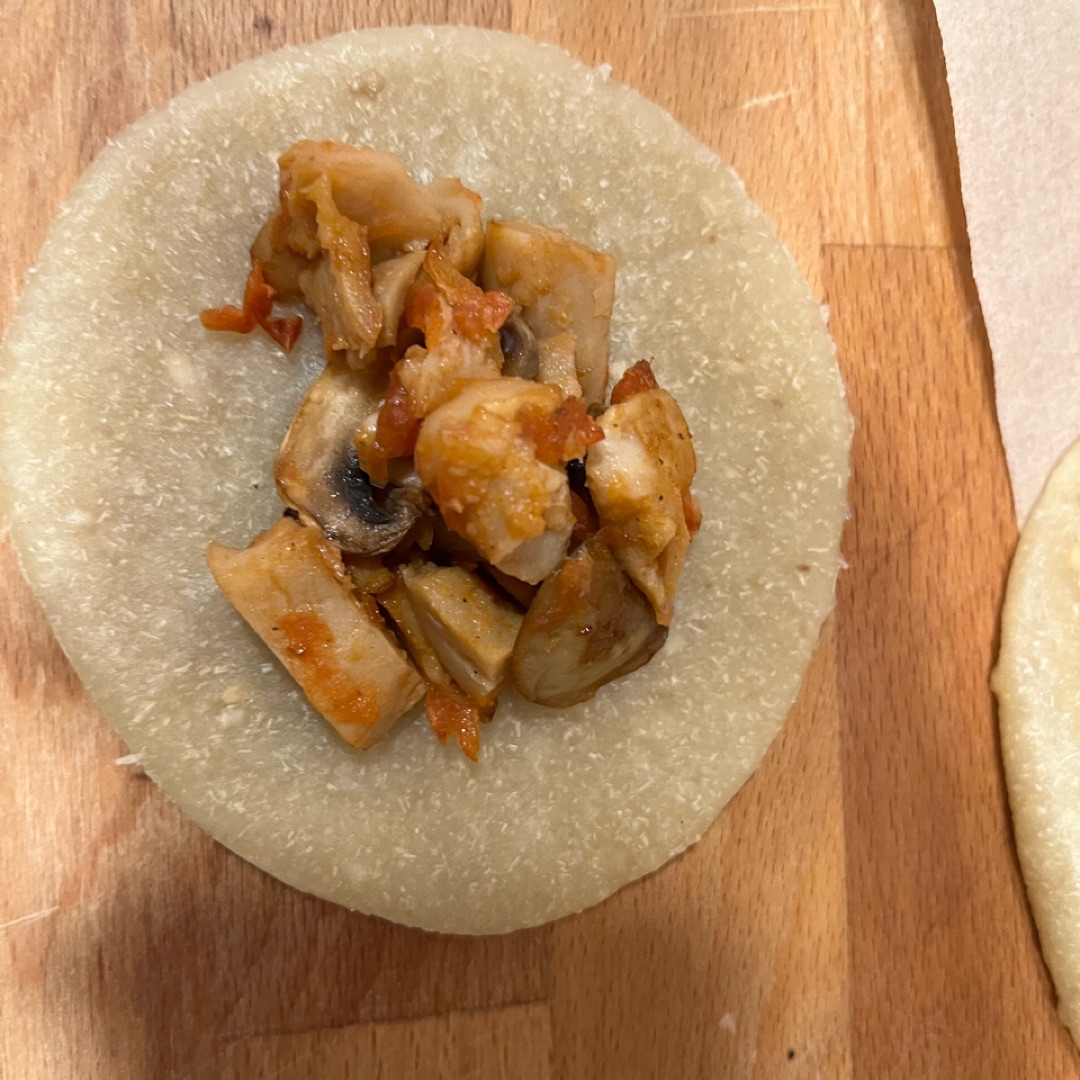 Empanadillas de yuca veganas y sin gluten Paso 2 Empanadillas de yuca veganas y sin gluten Paso 2