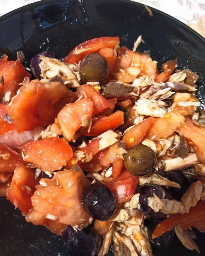 Ensalada de tomate con ventresca Ensalada de tomate con ventresca