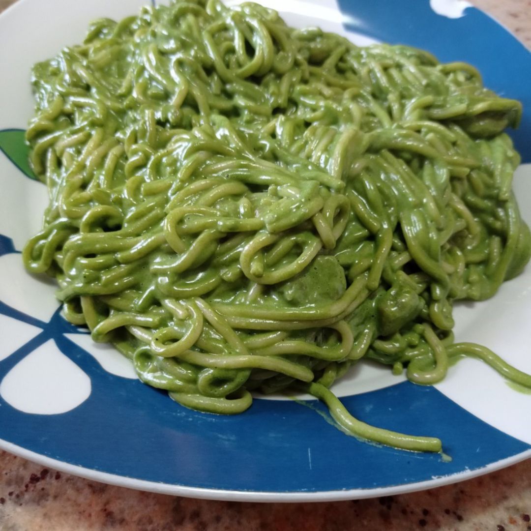 Espaguetis con salsa de espinacas Espaguetis con salsa de espinacas