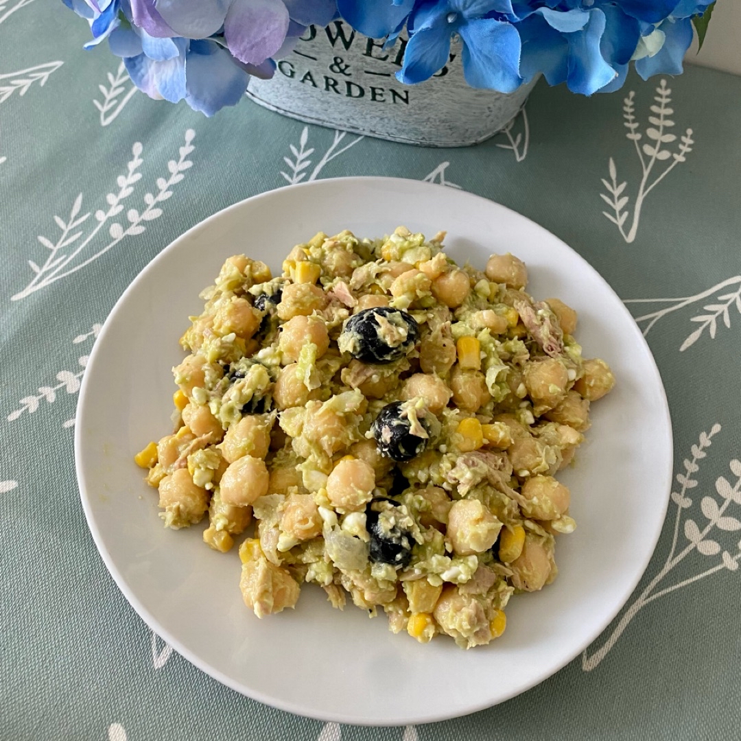 “Ensaladilla” de garbanzos “Ensaladilla” de garbanzos