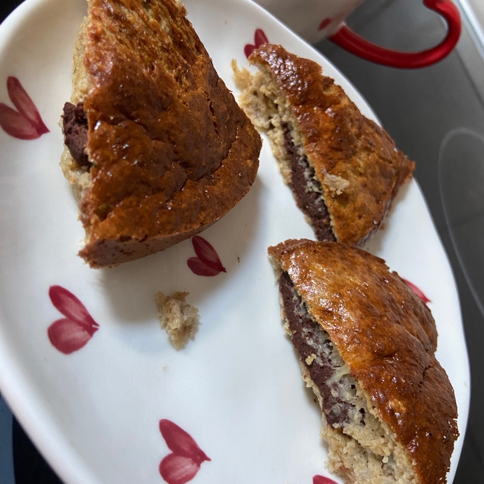 Mini bizcocho de plátano relleno de nocilla saludable