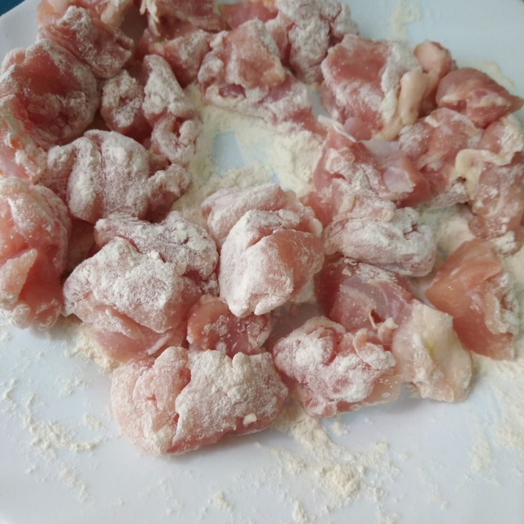 Pollo guisado con champiñones Paso 0 Pollo guisado con champiñones Paso 0
