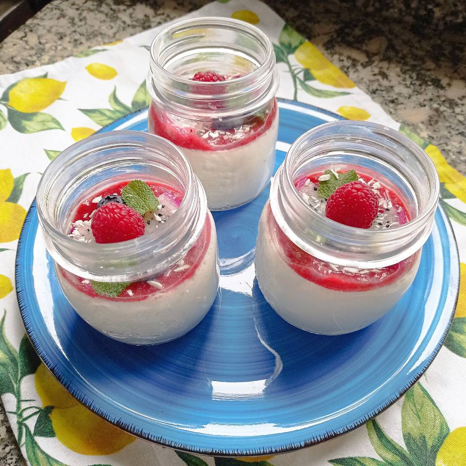 Pannacotta vegana de coco 🥥🫙 con vainilla y cardamomo 😍