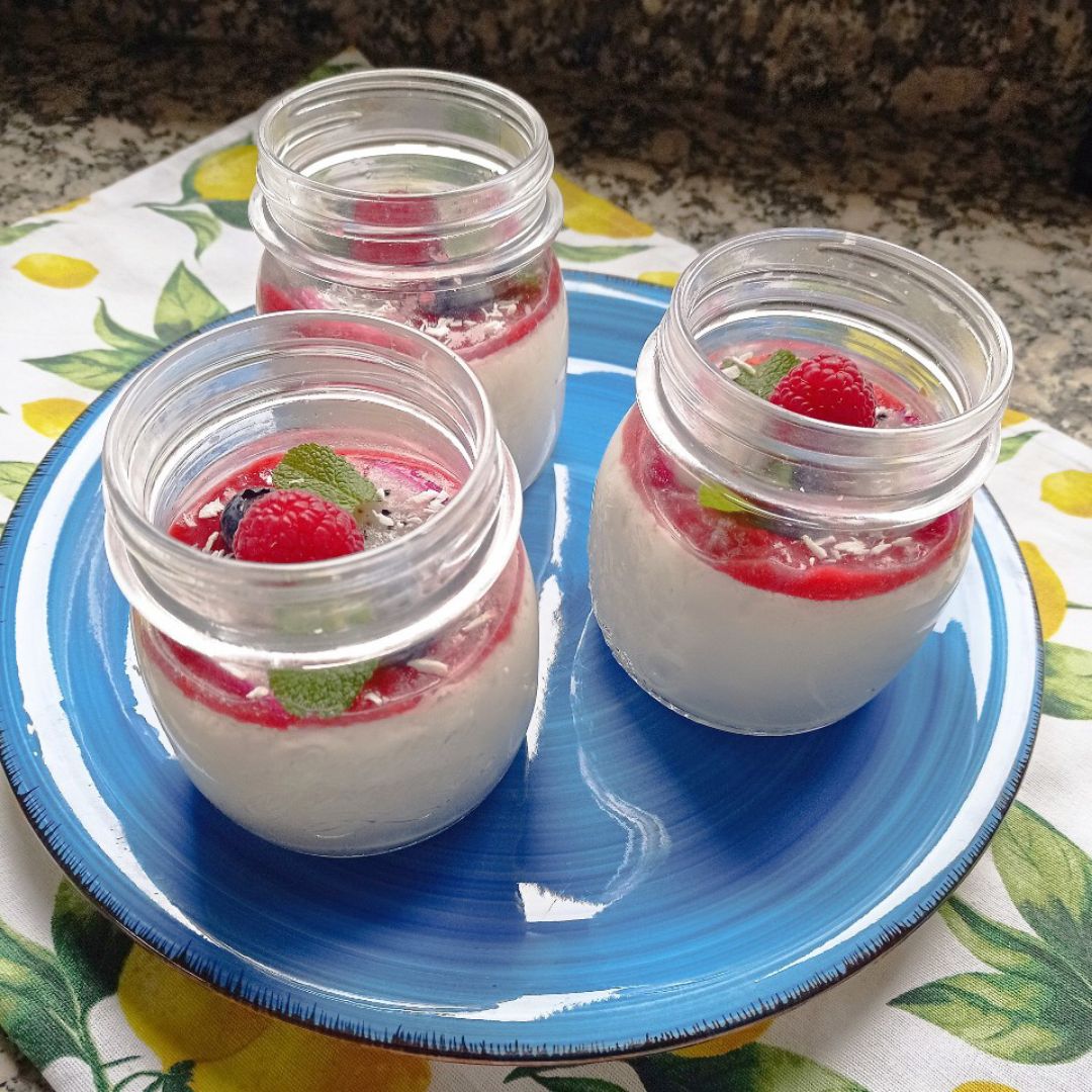 Pannacotta vegana de coco 🥥🫙 con vainilla y cardamomo 😍 Paso 5 Pannacotta vegana de coco 🥥🫙 con vainilla y cardamomo 😍 Paso 5
