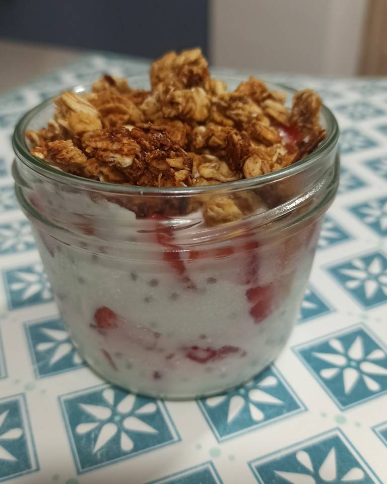 Yogur natural con fresas 🍓 Yogur natural con fresas 🍓