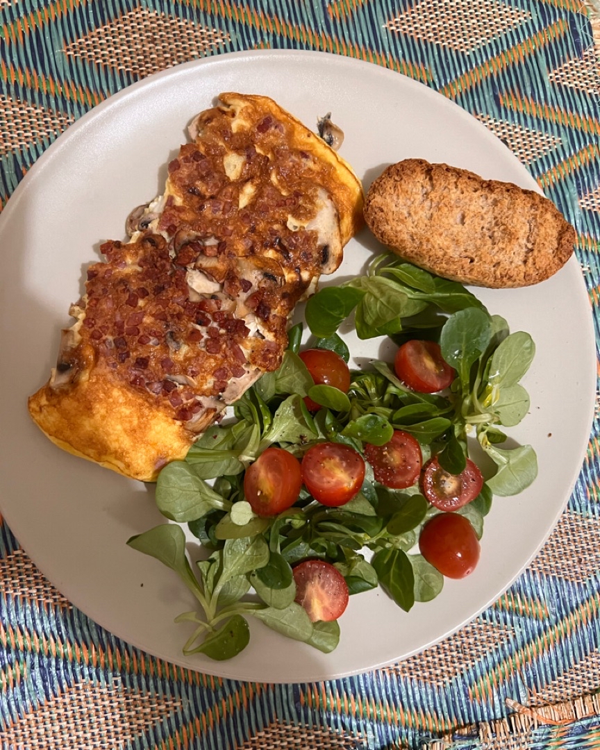 Omelette de jamón y champiñones 