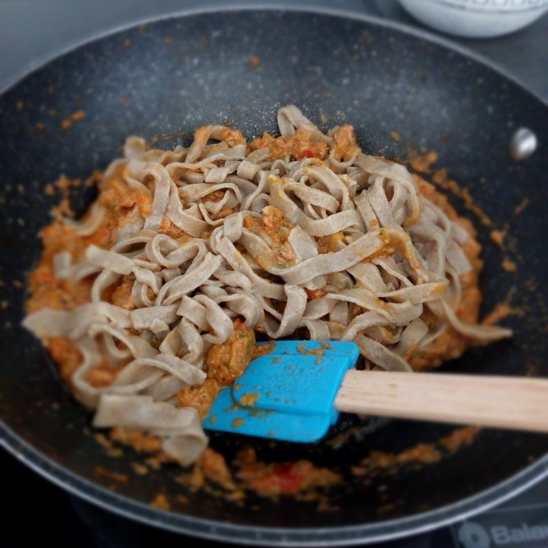 Pasta de centeno fresca con salsa de verduras y atún Paso 2 Pasta de centeno fresca con salsa de verduras y atún Paso 2