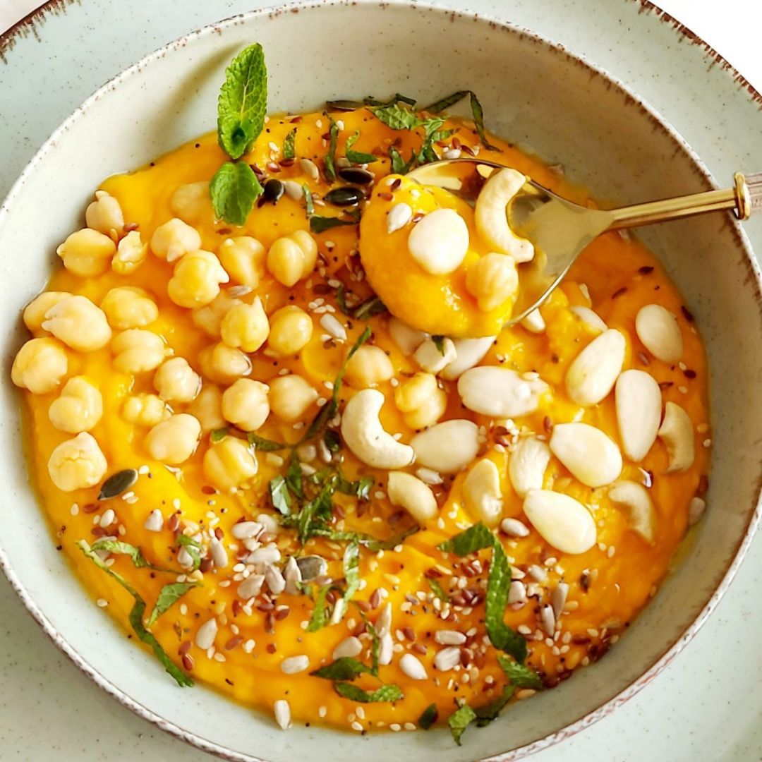 Crema de calabaza con garbanzos y frutos secos Crema de calabaza con garbanzos y frutos secos