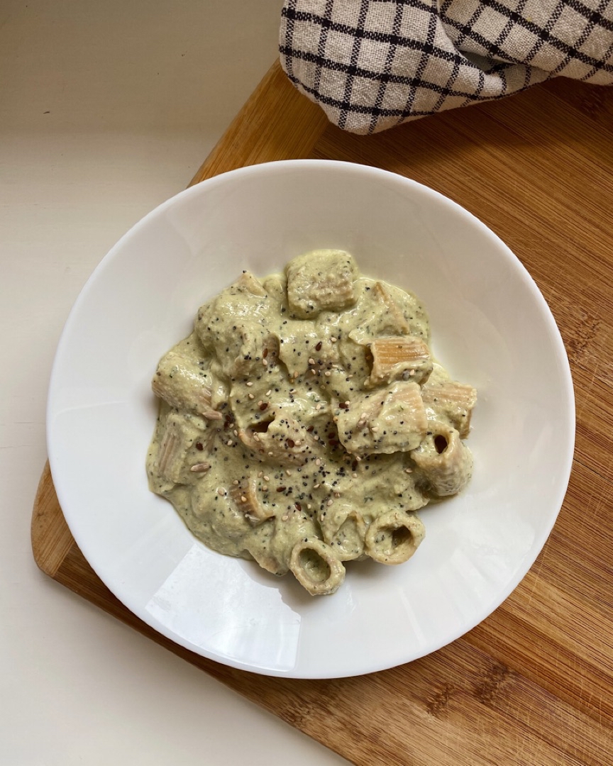PASTA INTEGRAL CON SALSA DE AGUACATE Y CALABACÍN 🥒🥦 