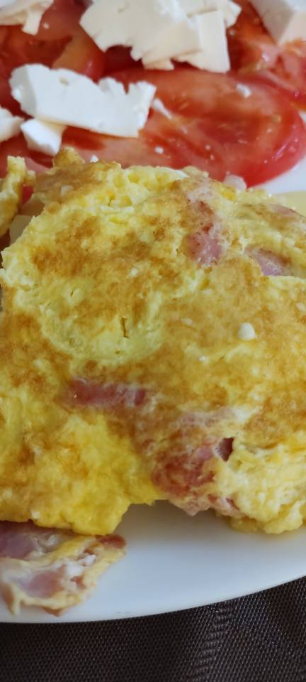 Tortilla de jamón cocido y gouda