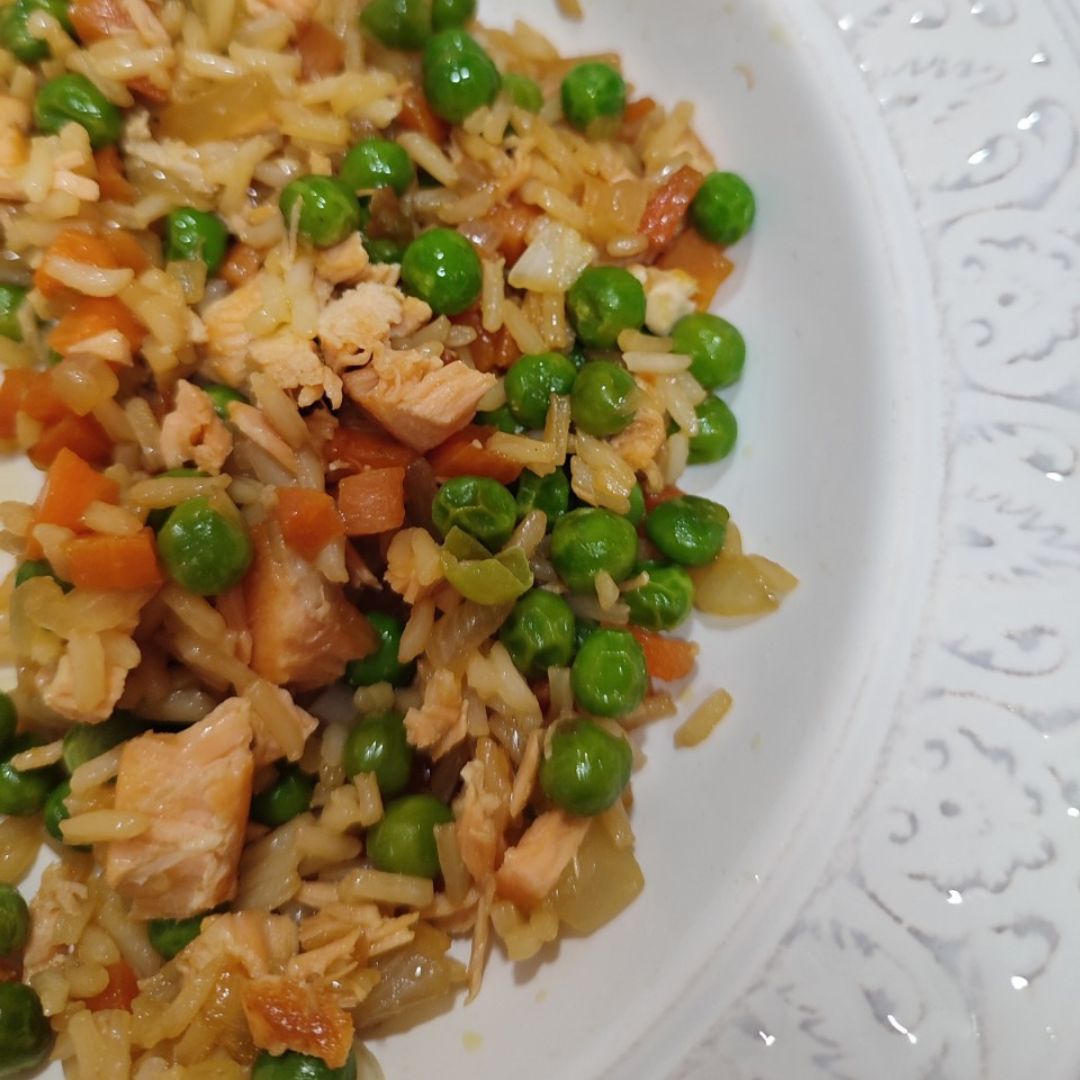 Arroz con salmón al estilo oriental Arroz con salmón al estilo oriental