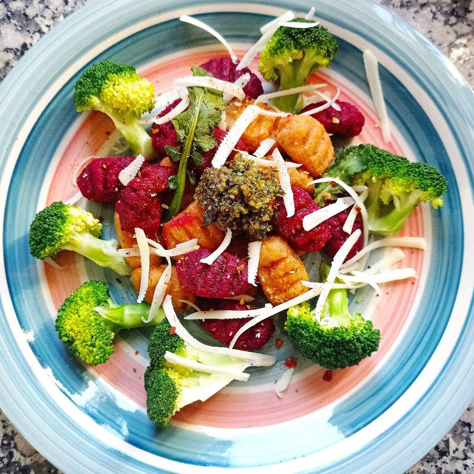 Ñoquis de boniato 🍠 y remolacha 💖 veganos 💚 con 3 ingredientes 