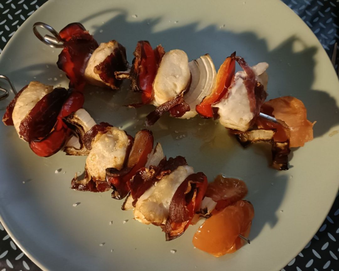 Brocheta de merluza y jamón 