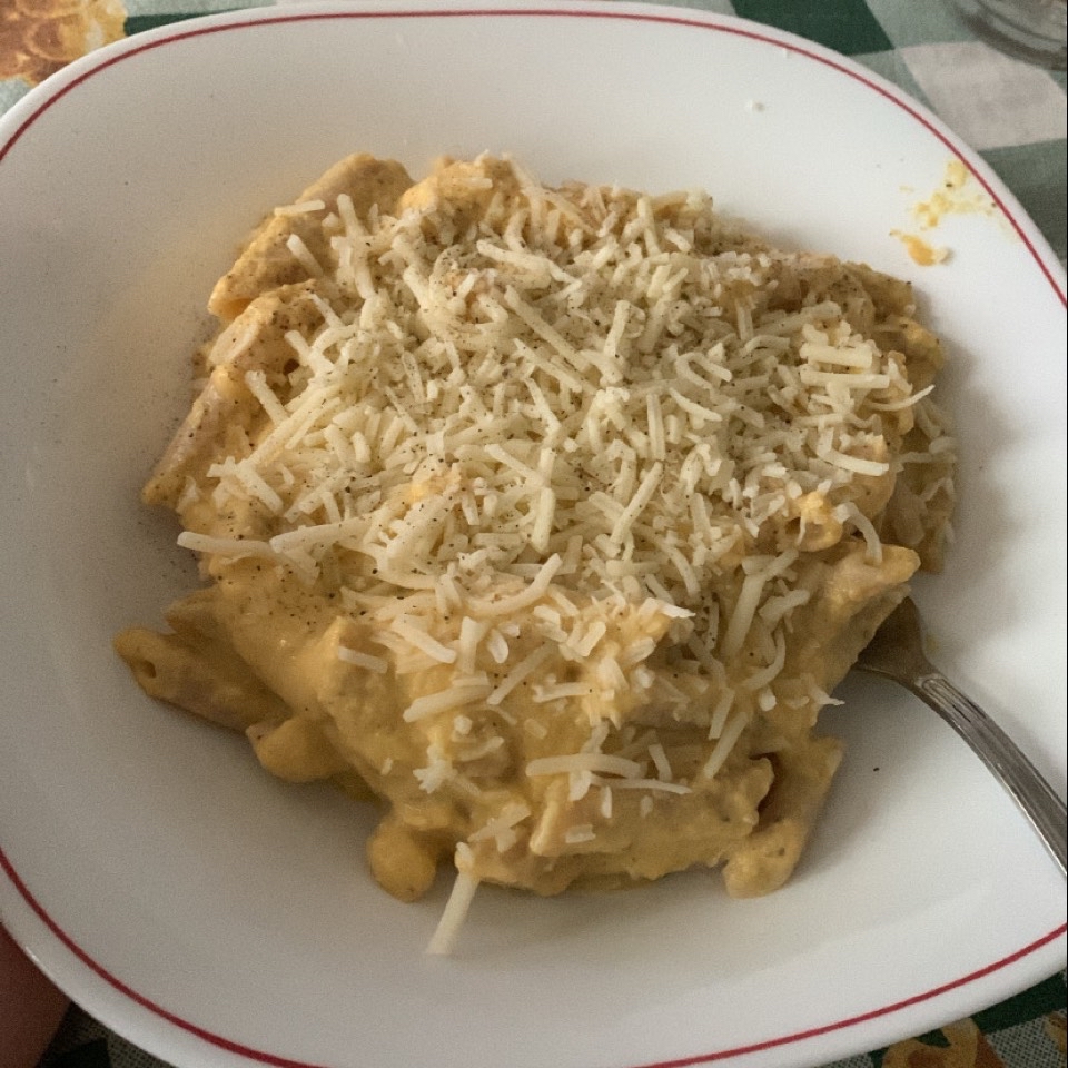 Macarrones con salsa de calabaza y zanahoria 
