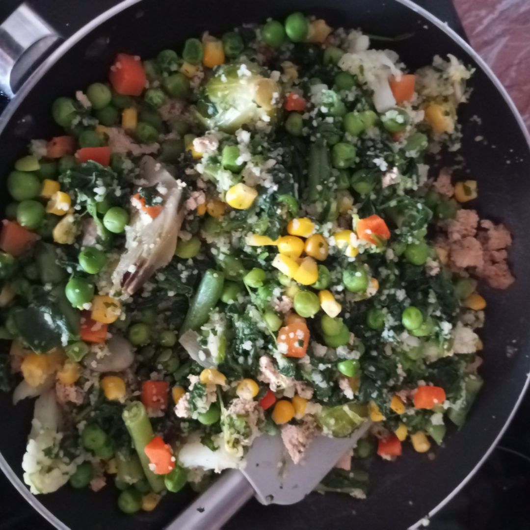 Cuscús con tofu marinado, espinacas 🥬, maíz 🌽 y otras verduras. Paso 3 Cuscús con tofu marinado, espinacas 🥬, maíz 🌽 y otras verduras. Paso 3
